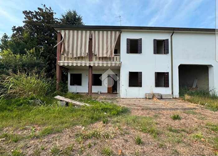 Casa con 6 locali in vendita in Via Gazzo, Cartura