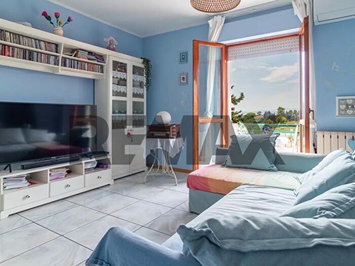 Appartamento con 5 locali in vendita in Via Luigi Cardone, Vasto