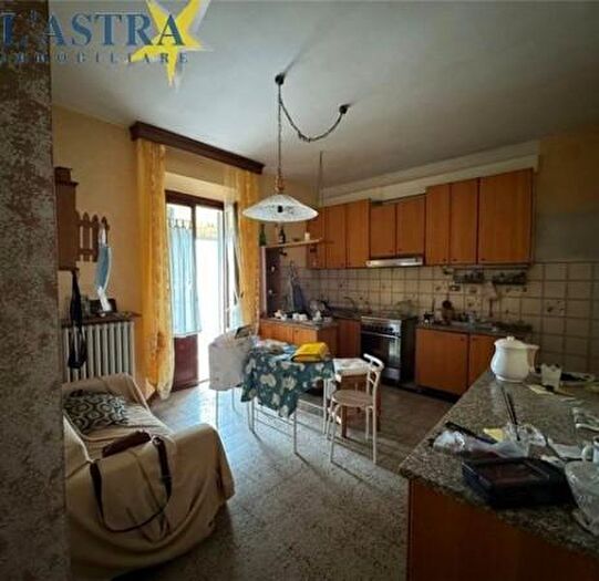 Casa con 6 locali in vendita in Lastra A Signa