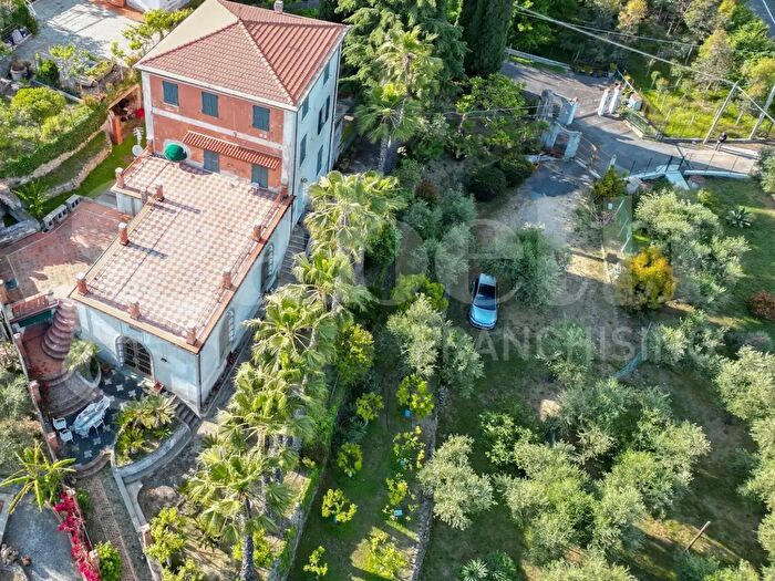 Casa con 7 locali in vendita in Regione Cappelle, Taggia