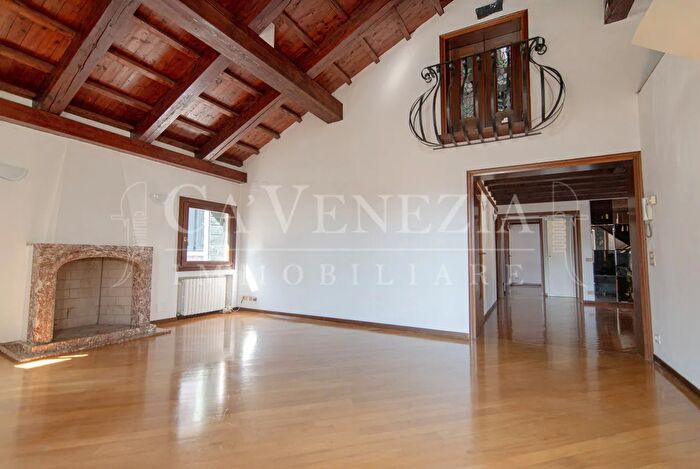 Appartamento con 6 locali in vendita in Venezia