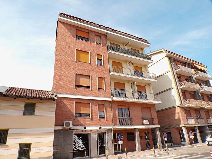 Appartamento trilocale in affitto in Via Camillo Benso di Cavour, Centro Storico, Moncalieri