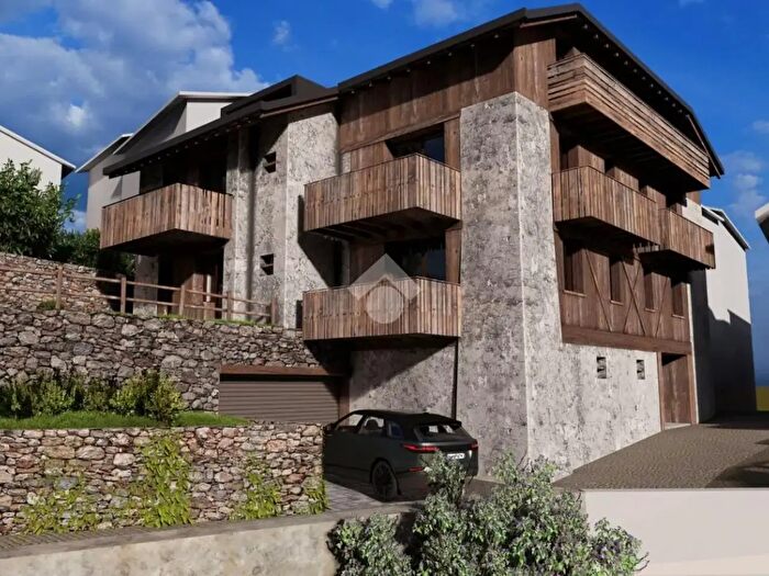 Appartamento trilocale in vendita in Via Valle delle Messi, Ponte Di Legno