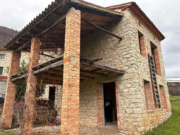 Casa bilocale in vendita in Revine Lago
