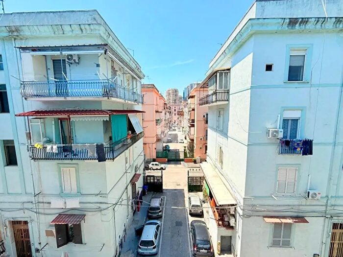 Appartamento trilocale in vendita in Via Beato Leonardo Murialdo, Napoli