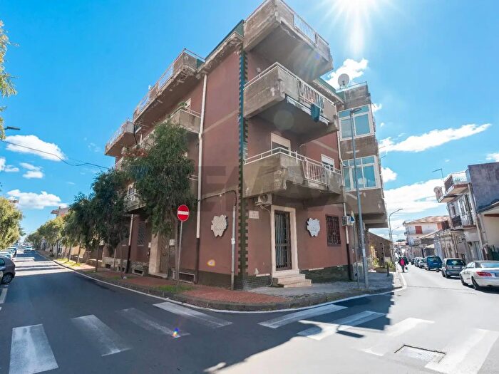 Appartamento con 6 locali in vendita in Via Rimembranze, San Pietro Clarenza