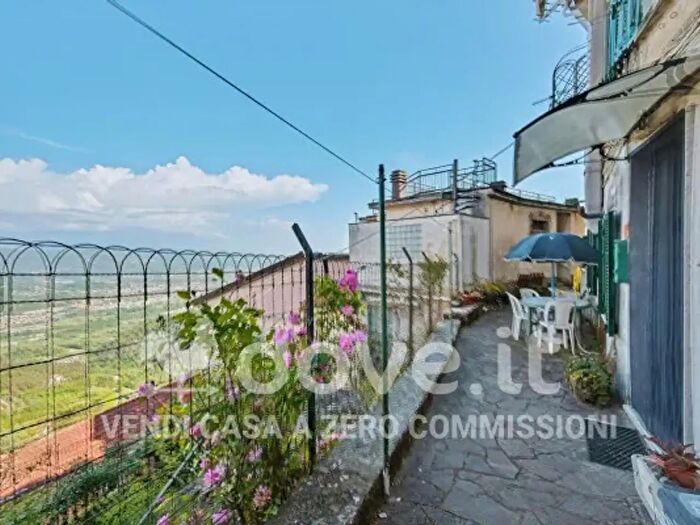Appartamento con 5 locali in vendita in Piazza della Chiesa, Follo