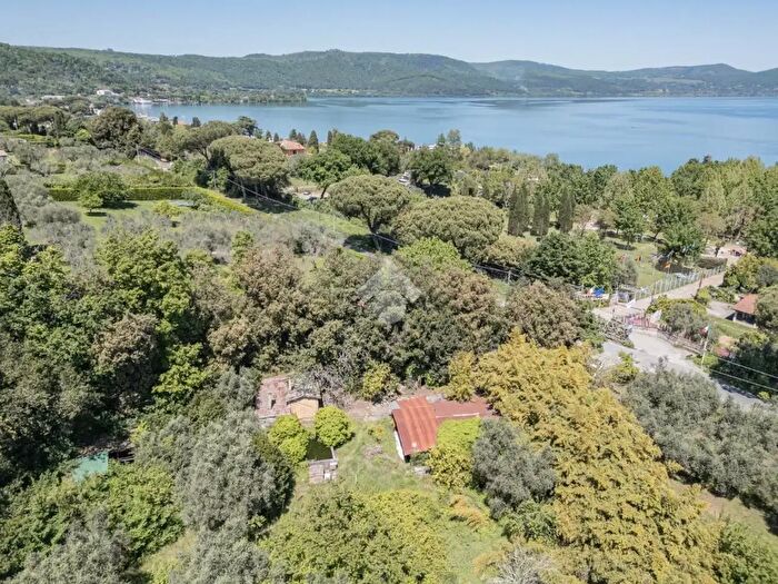 Appartamento trilocale in vendita in Via dei Quadri, Bracciano