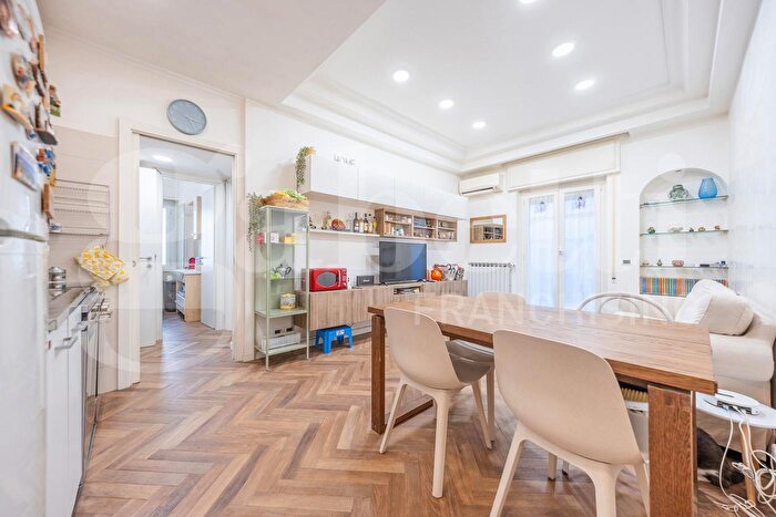 Appartamento trilocale in vendita in Via dei Bruno, Roma