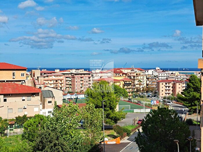 Appartamento quadrilocale in vendita in Via dei Normanni, Crotone