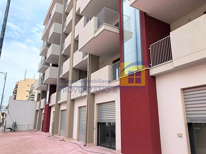 Casa con 5 locali in vendita in Via Imperatore Augusto, Brindisi