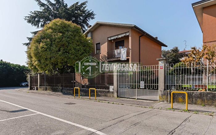 Casa con 6 locali in vendita in Via Francesco Baracca, Vimercate