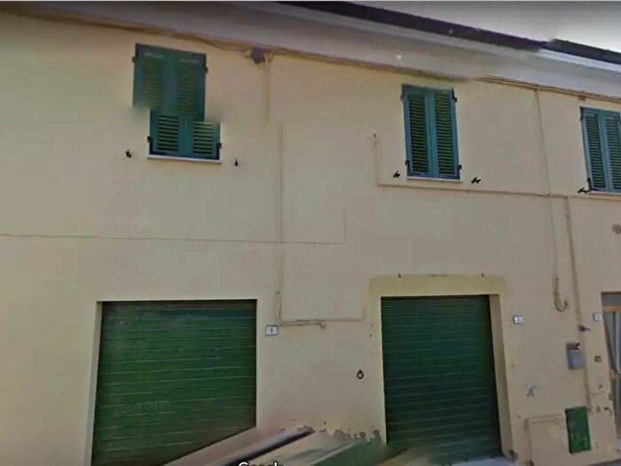 Casa con 6 locali in vendita in Terre Roveresche