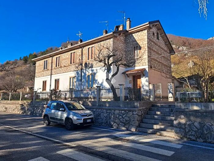 Appartamento quadrilocale in vendita in Via Borgonuovo, Roccaraso