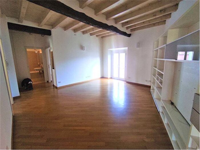 Appartamento trilocale in affitto in Rosolino Pilo, Porta Venezia, Milano