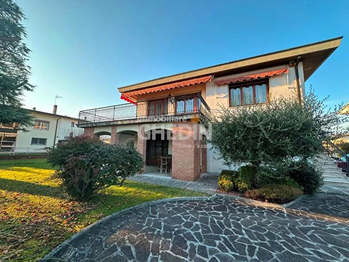 Casa con 8 locali in vendita in San Pietro Di Feletto