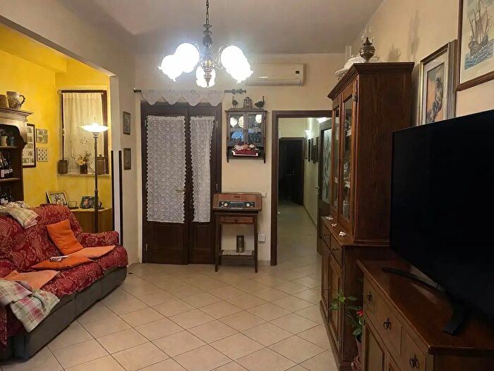 Appartamento con 6 locali in vendita in Cecina