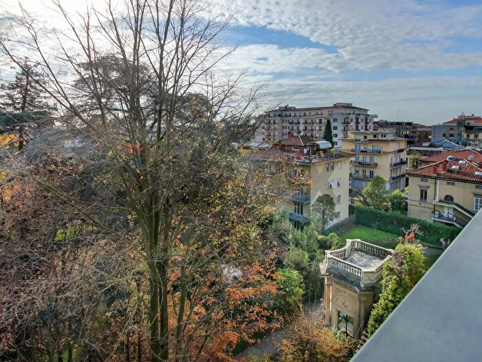 Appartamento con 5 locali in affitto in Bergamo