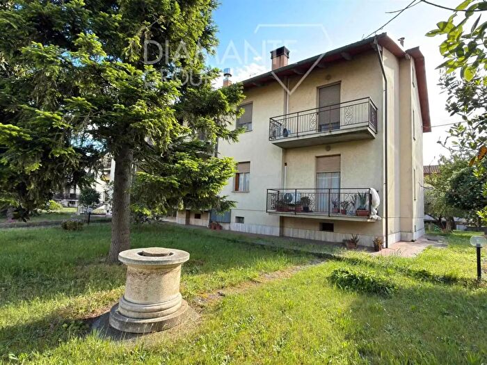 Appartamento trilocale in vendita in Castiglione Del Lago