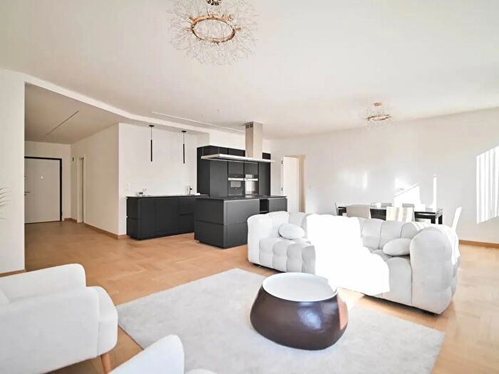 Appartamento trilocale in vendita in Via Roma, Merano