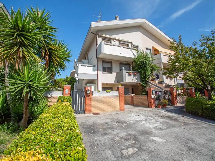 Appartamento con 8 locali in vendita in Via Tommaso Bruni, Francavilla Al Mare