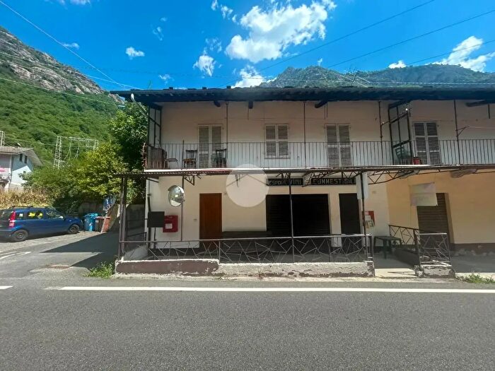 Appartamento quadrilocale in vendita in Via Ceresole, Locana