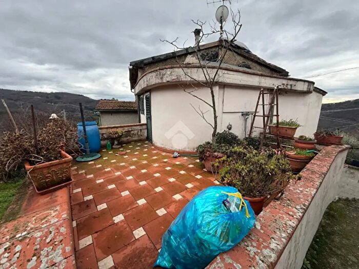 Casa trilocale in vendita in Via Villa di Piteccio, Pistoia