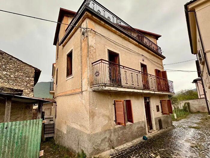 Casa quadrilocale in vendita in Via Santa Maria Snc, Acciano