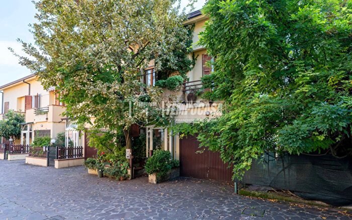 Casa con 5 locali in vendita in Via Cugini, Reggio Emilia