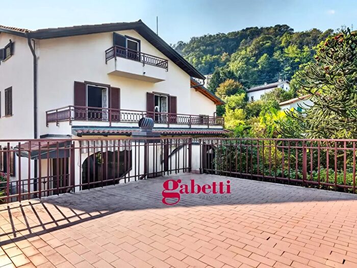 Casa con 5 locali in vendita in Via Cardano, Como