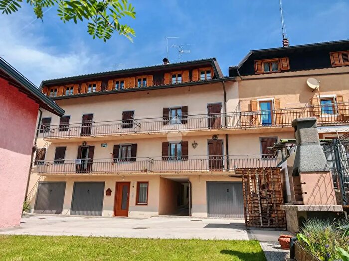 Appartamento quadrilocale in vendita in Via XXI Maggio, Roana