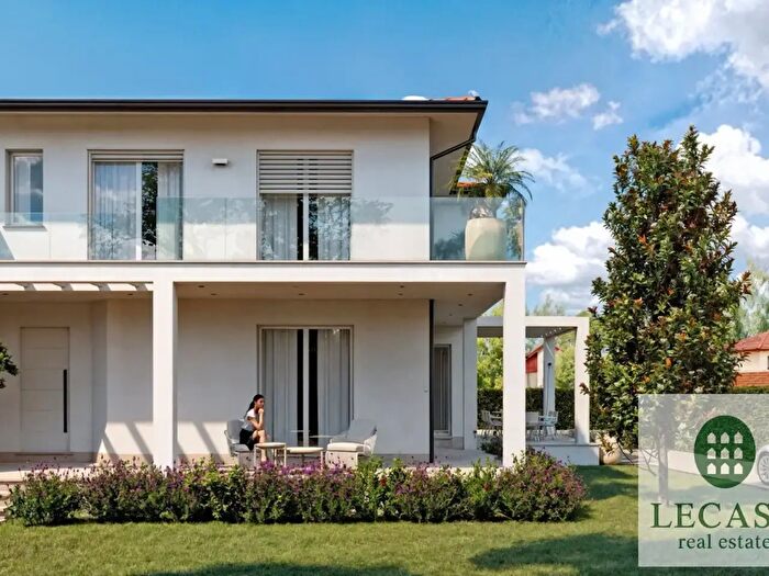 Casa quadrilocale in vendita in Via Viner, Forte Dei Marmi