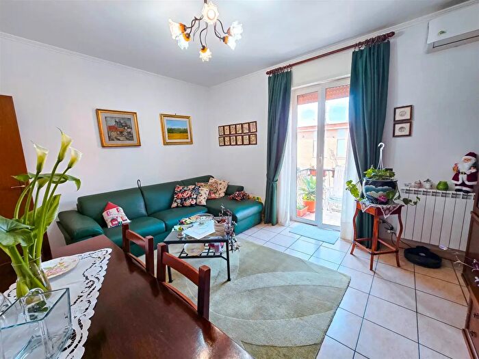 Appartamento bilocale in vendita in Via Arona, Roma
