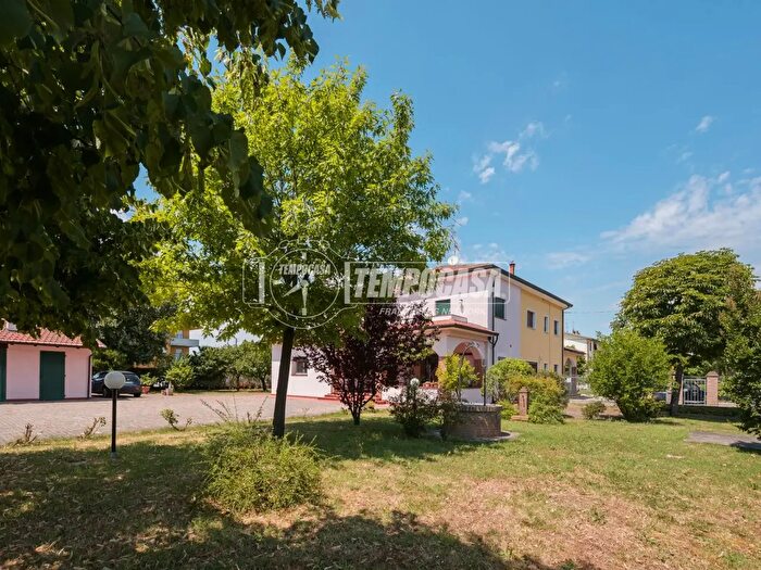 Casa con 5 locali in vendita in Via San Vitale Ovest, Medicina