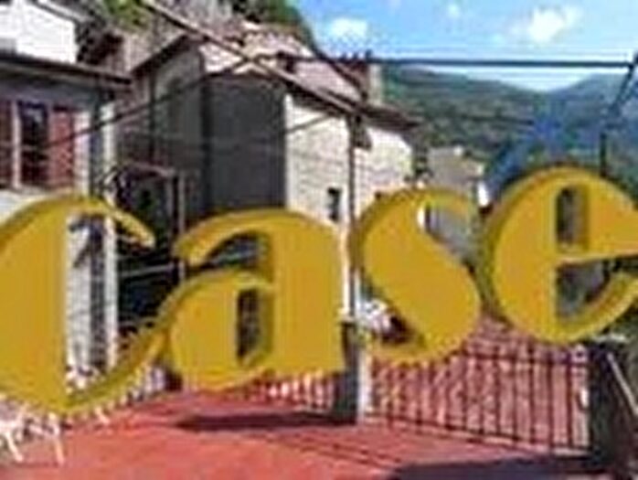 Casa con 12 locali in vendita in Camaiore