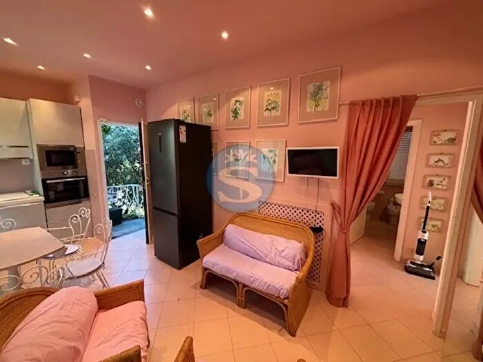 Appartamento con 5 locali in affitto in Pietrasanta