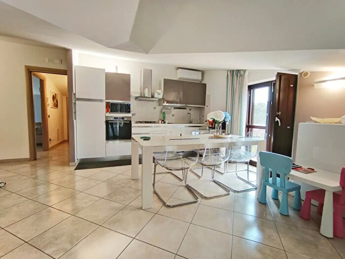 Appartamento trilocale in vendita in Via Starza, Solofra