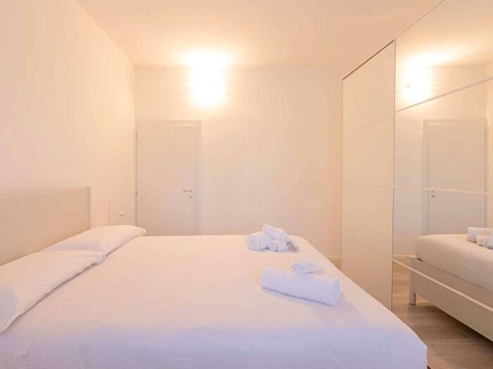 Appartamento trilocale in affitto in Via Savona, Piazza Napoli, Milano