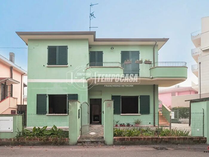 Casa quadrilocale in vendita in Via Sicilia, Rimini