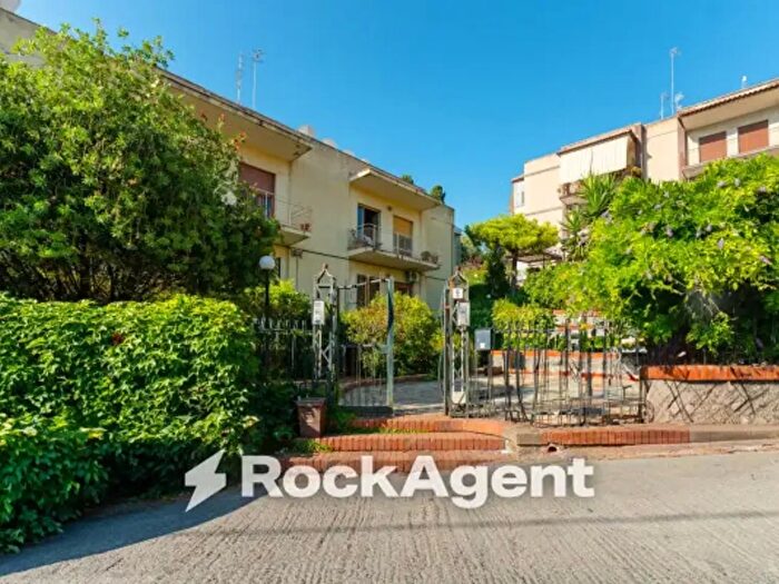 Appartamento con 5 locali in vendita in Via Litteri, Aci Castello