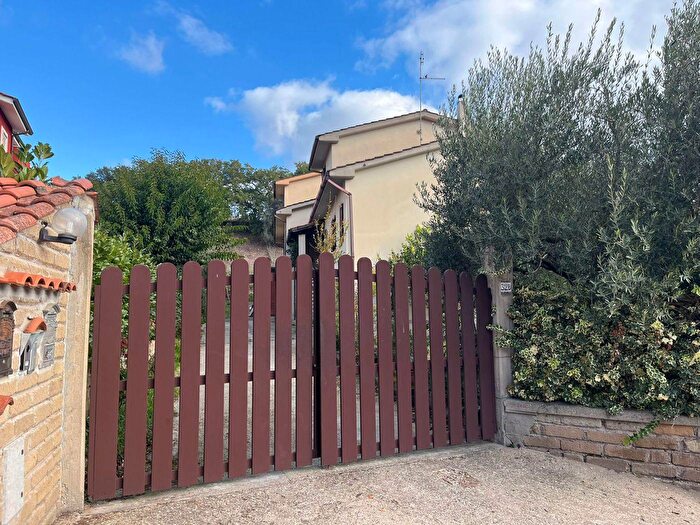 Casa quadrilocale in vendita in Via Bollengo, Roma
