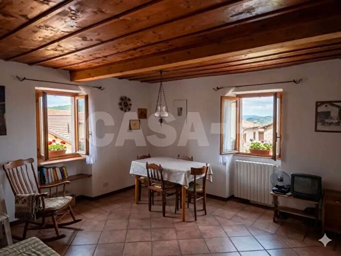 Casa trilocale in vendita in Via Chini, Valganna