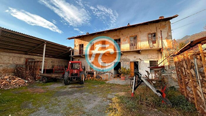 Casa bilocale in vendita in Via Roma, Condove