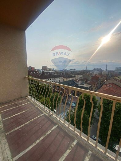 Appartamento con 5 locali in vendita in Via Isonzo, Alessandria