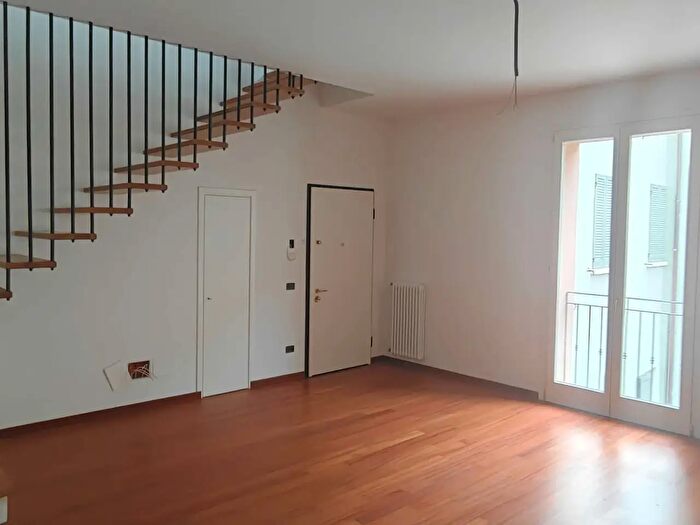 Appartamento con 6 locali in vendita in Via Emilia Santo Stefano, Reggio Emilia