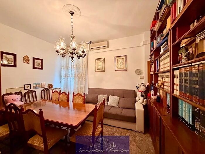 Appartamento quadrilocale in vendita in Via Ungheria, Firenze