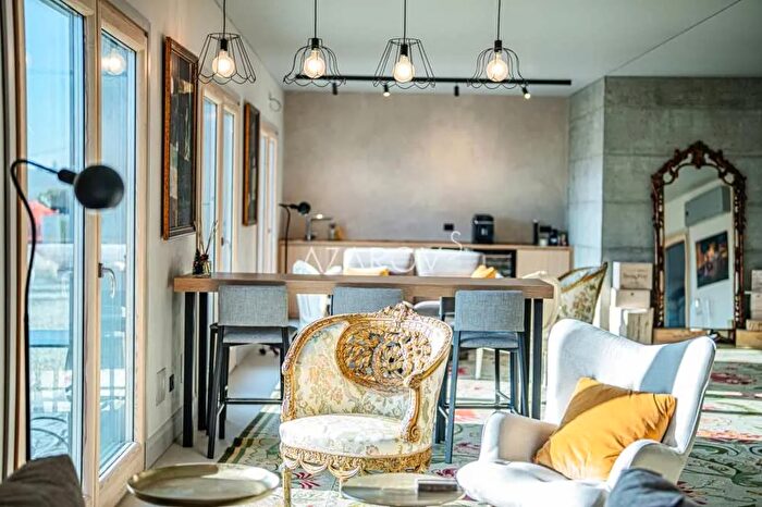 Casa con 6 locali in vendita in Barbaresco