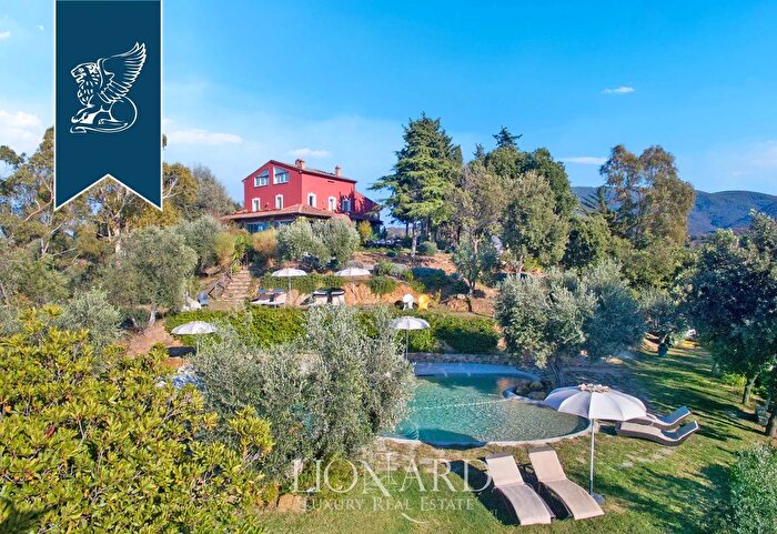 Casa con 10 locali in vendita in Scarlino