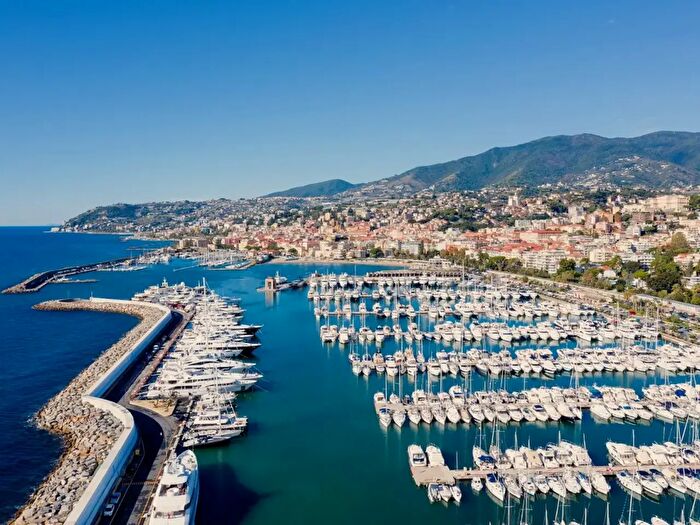 Appartamento con 7 locali in vendita in Via Nino Bixio Snc, Sanremo