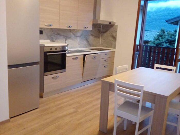 Appartamento trilocale in affitto in Via Stazione, Poggiridenti Piano, Poggiridenti